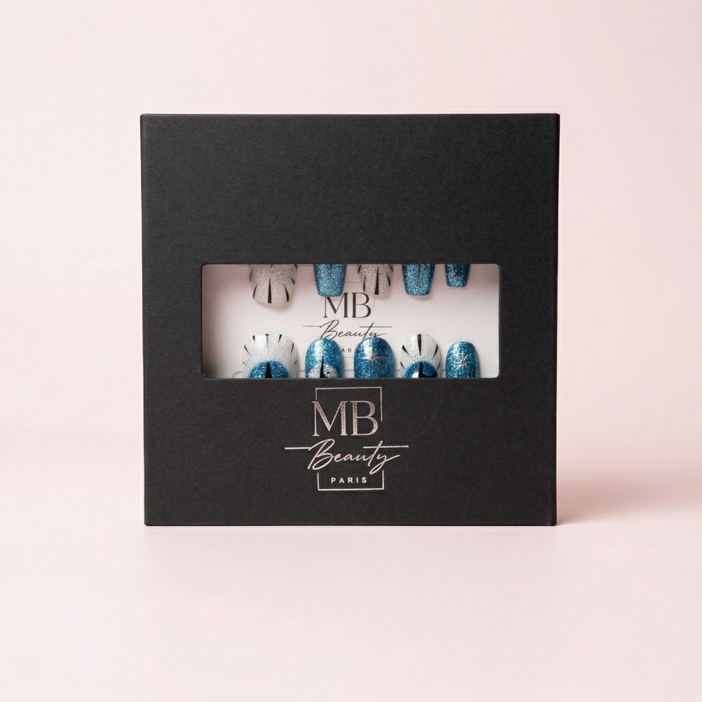 Boîte MB Beauty avec ongles press-on Blue Eclipse bleu chrome