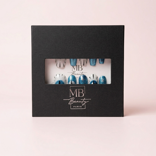 Boîte MB Beauty avec ongles press-on Blue Eclipse bleu chrome