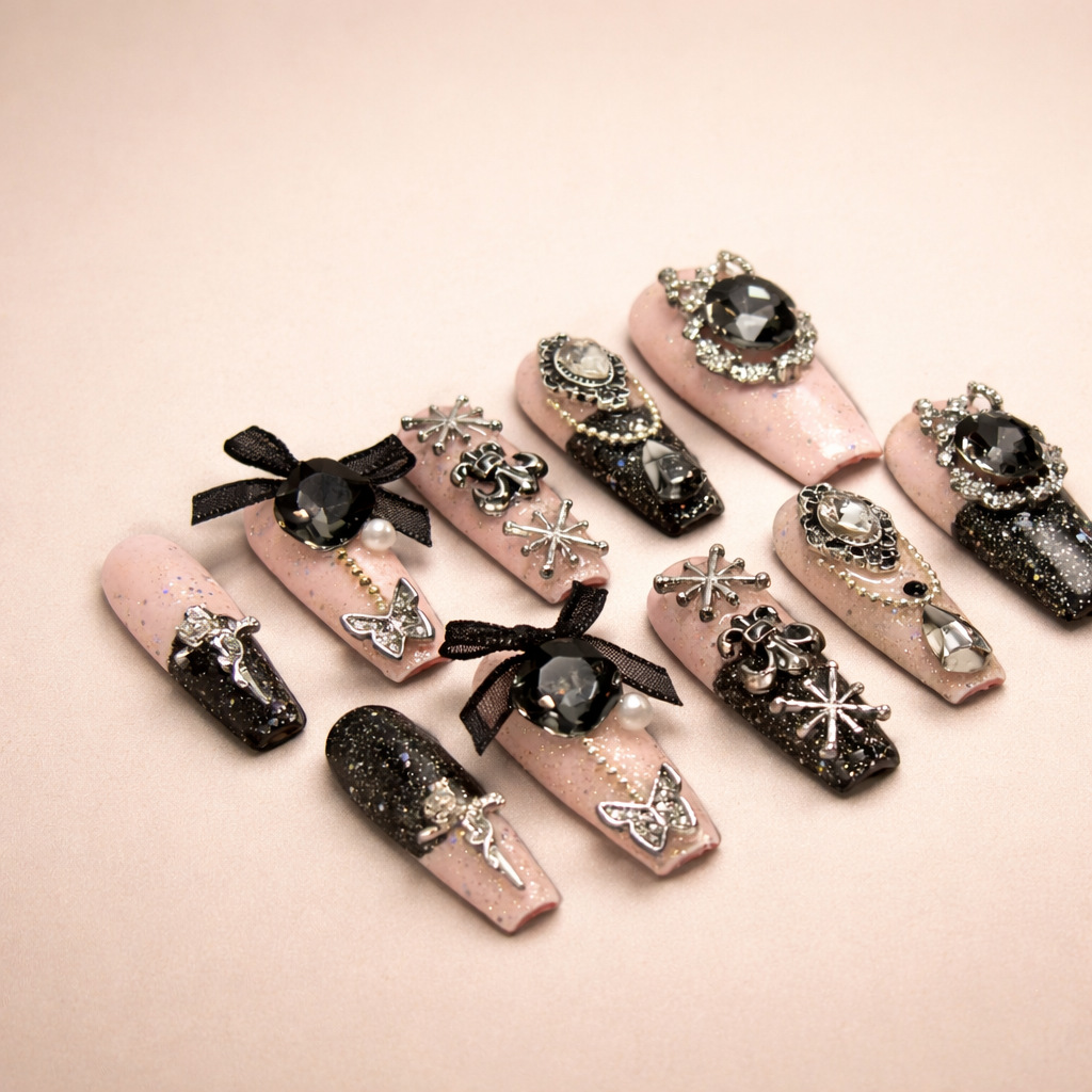 Ongles press-on Gothic Rose – design floral sombre noir et rouge élégant