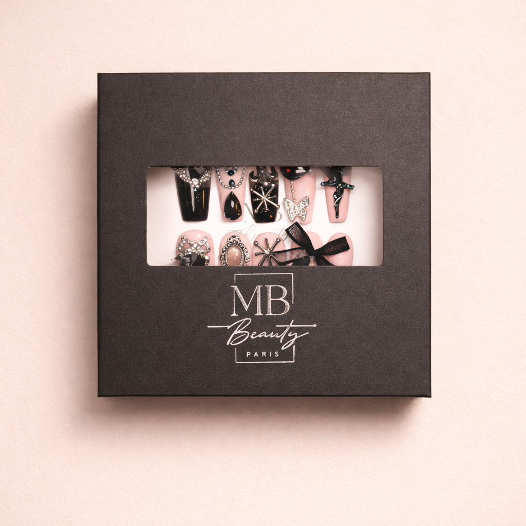 Boîte MB Beauty avec ongles press-on Gothic Rose design floral sombre