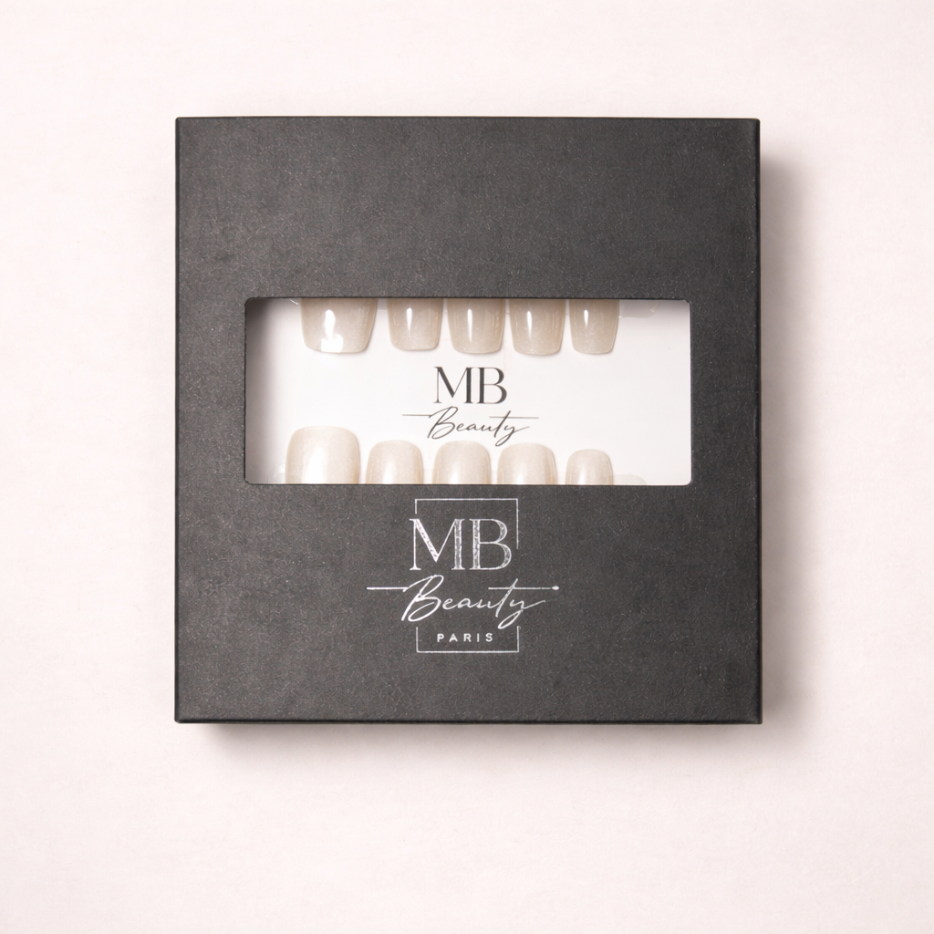 Boîte MB Beauty avec ongles press-on Gris Lune élégants