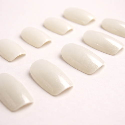 Ongles press-on Gris Lune – design gris minimaliste et moderne