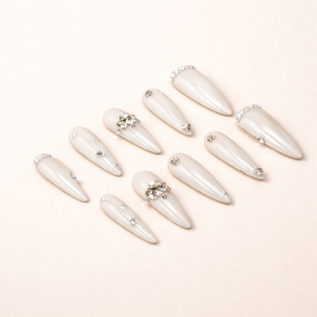 Ongles press-on Ivoire Nuptial – design ivoire délicat et raffiné MB Beauty