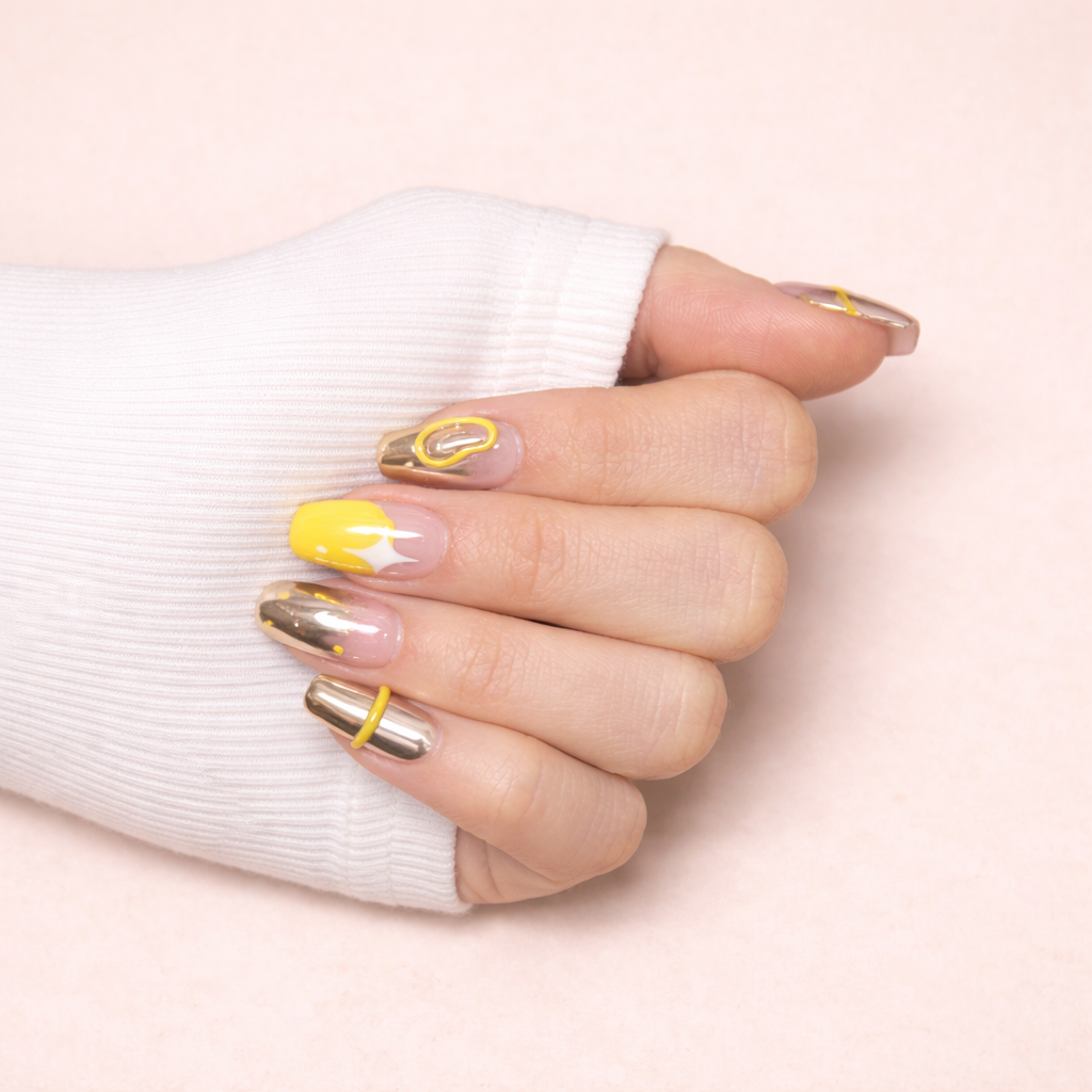 Ongles press-on Jaune Lumière sur main – manucure jaune lumineux effet solaire élégant