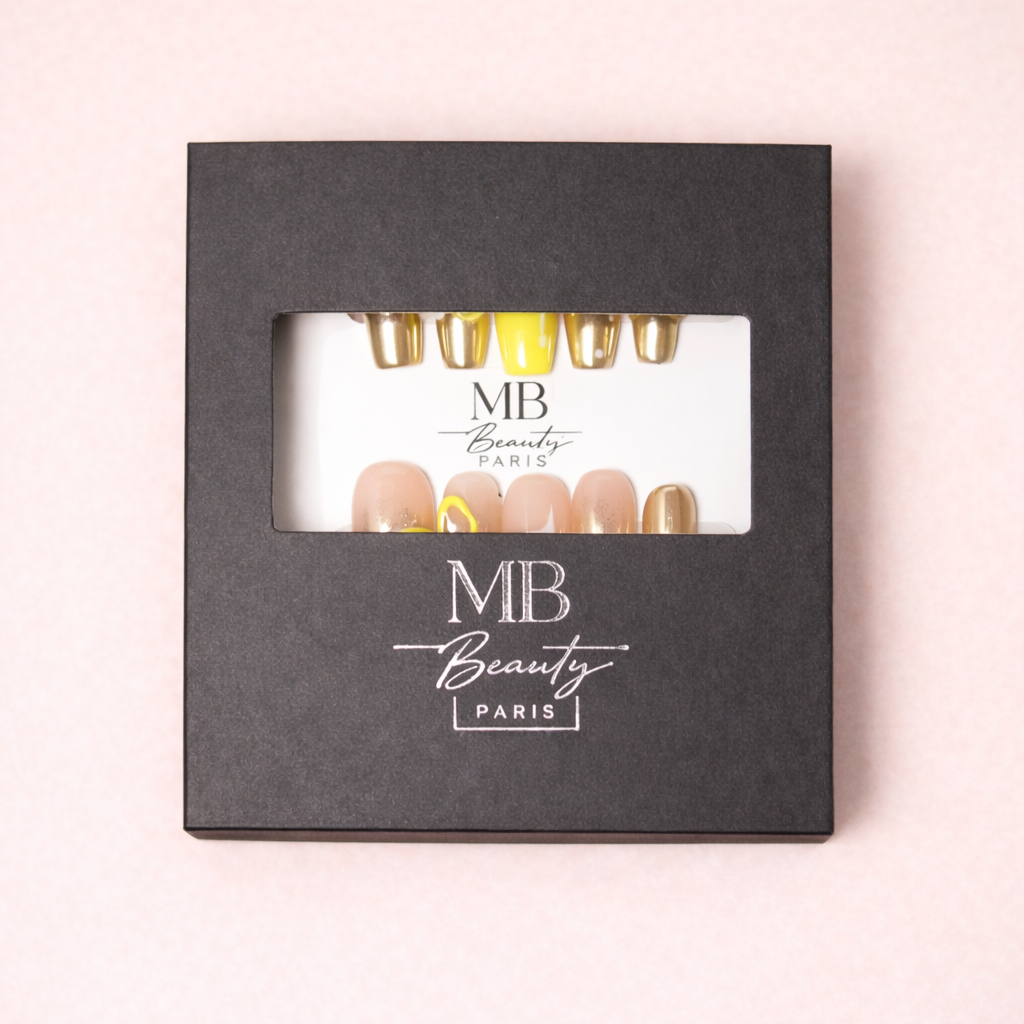 Boîte MB Beauty avec ongles press-on Jaune Lumière lumineux élégants