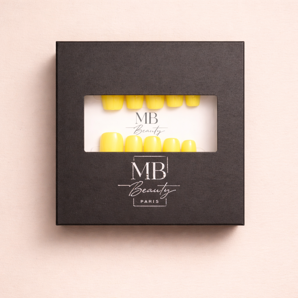 Boîte MB Beauty avec ongles press-on Lumière Citron jaunes élégants