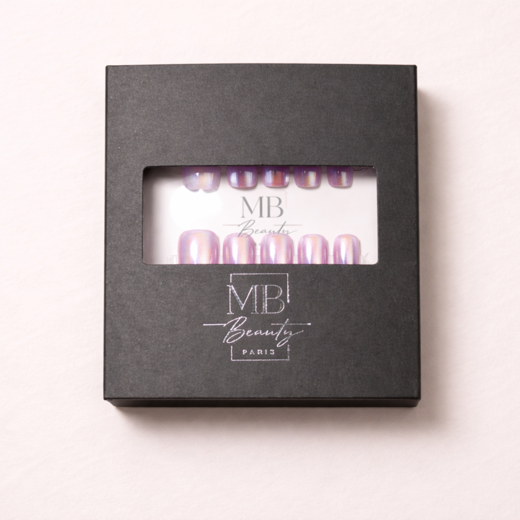 Boîte MB Beauty avec ongles press-on Violet Serein élégants
