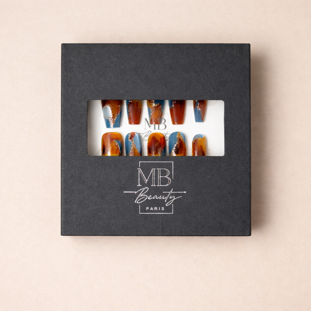 Boîte MB Beauty avec ongles press-on Voile Ambré teinte chaude élégante