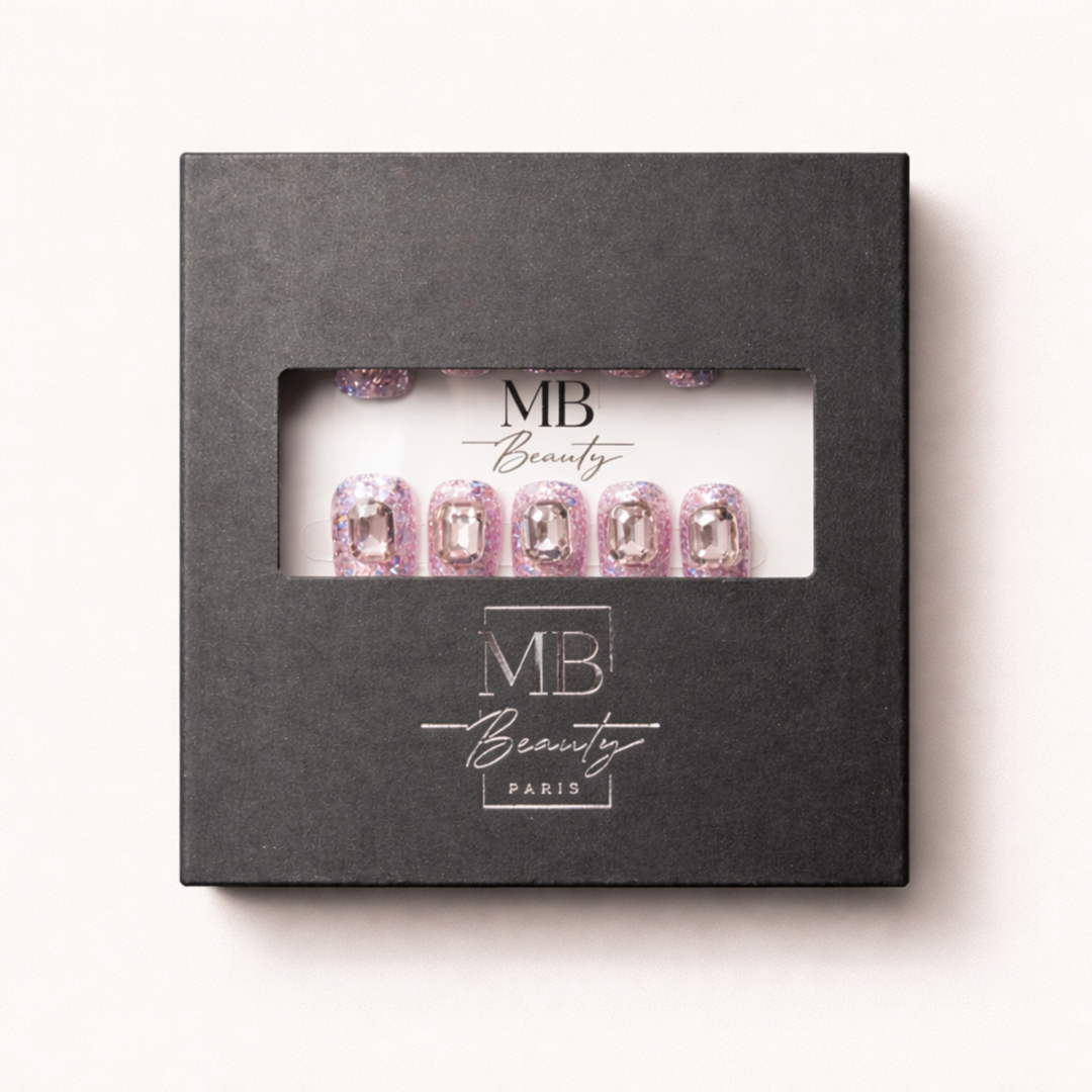 Boîte MB Beauty avec ongles press-on Voile Rosé rose élégant naturel