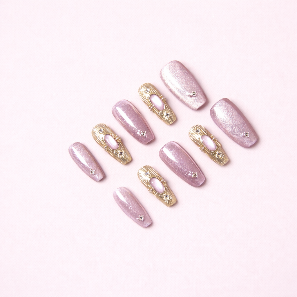 Aura Rosé faux ongles press-on roses irisés et dorés vue à plat