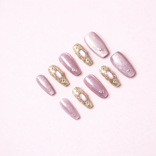 Aura Rosé faux ongles press-on roses irisés et dorés vue à plat