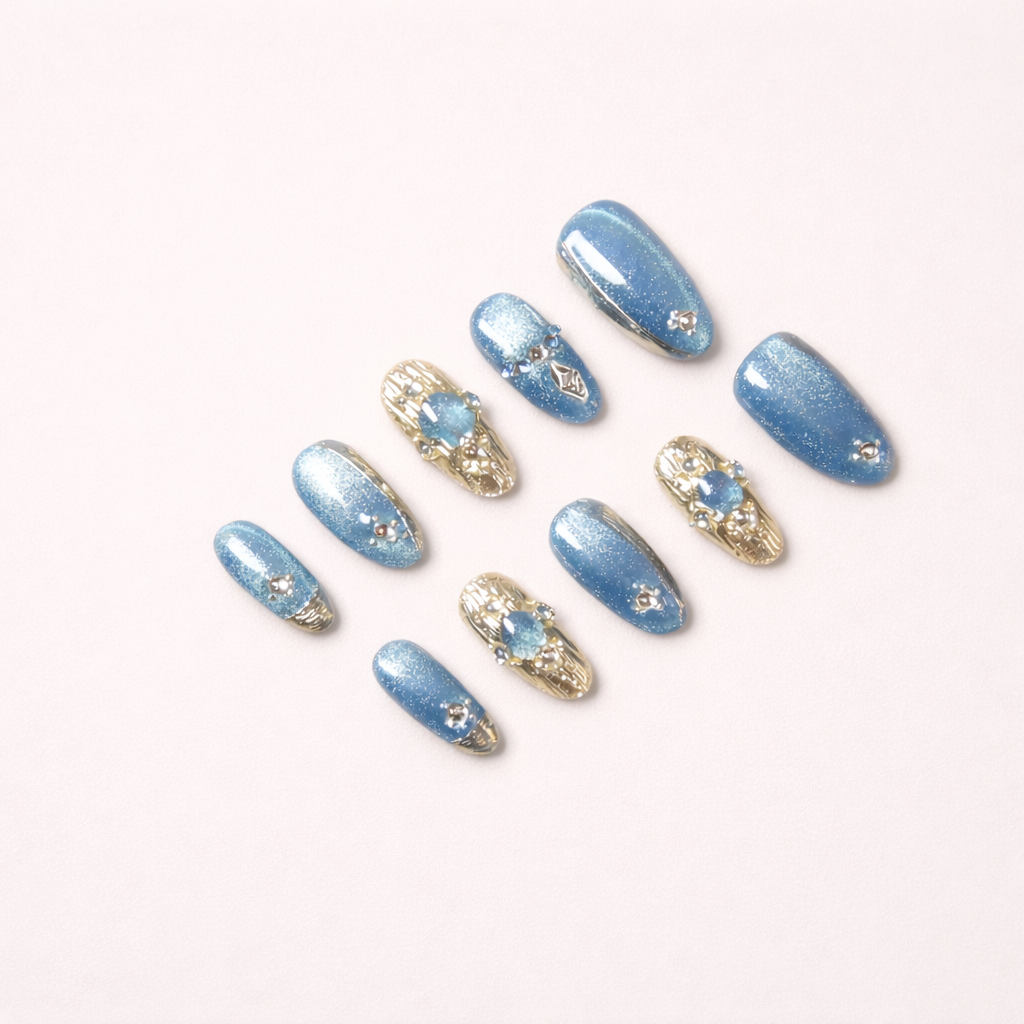 Bleu Céleste – set de faux ongles press-on bleu scintillant et doré | MB Beauty