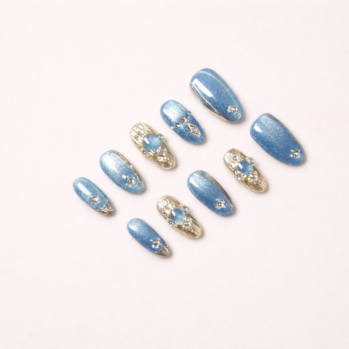 Bleu Céleste – set de faux ongles press-on bleu scintillant et doré | MB Beauty