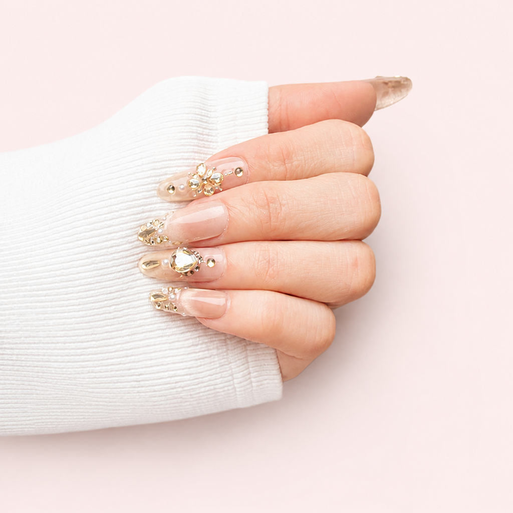 Or Impérial faux ongles press-on dorés avec bijoux MB Beauty